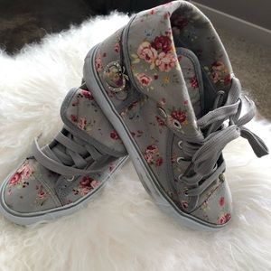 RARE APPLE BOTTOM -6.5- Hightop Canvas Sneakers in gray and floral print